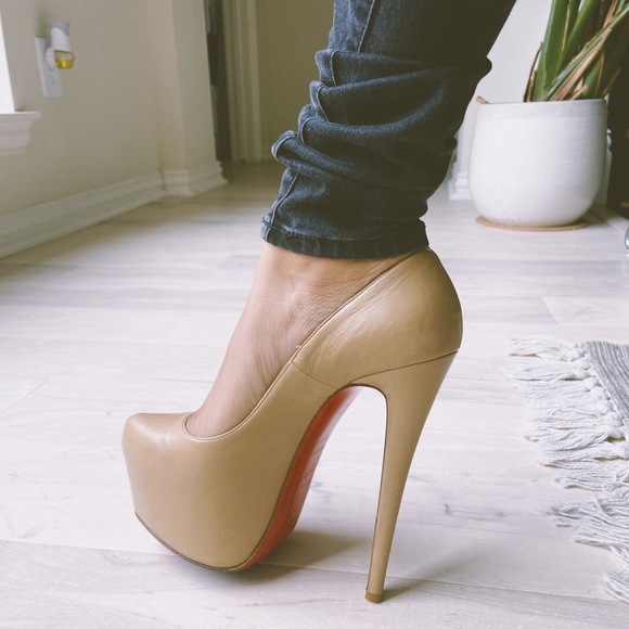Christian Louboutin Daffodil Heels in Nude - Picture 5 of 6